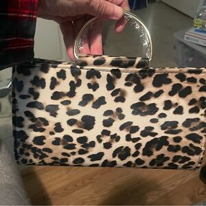 🆕❤️ Chic Leopard Print Clutch with Gold Handle